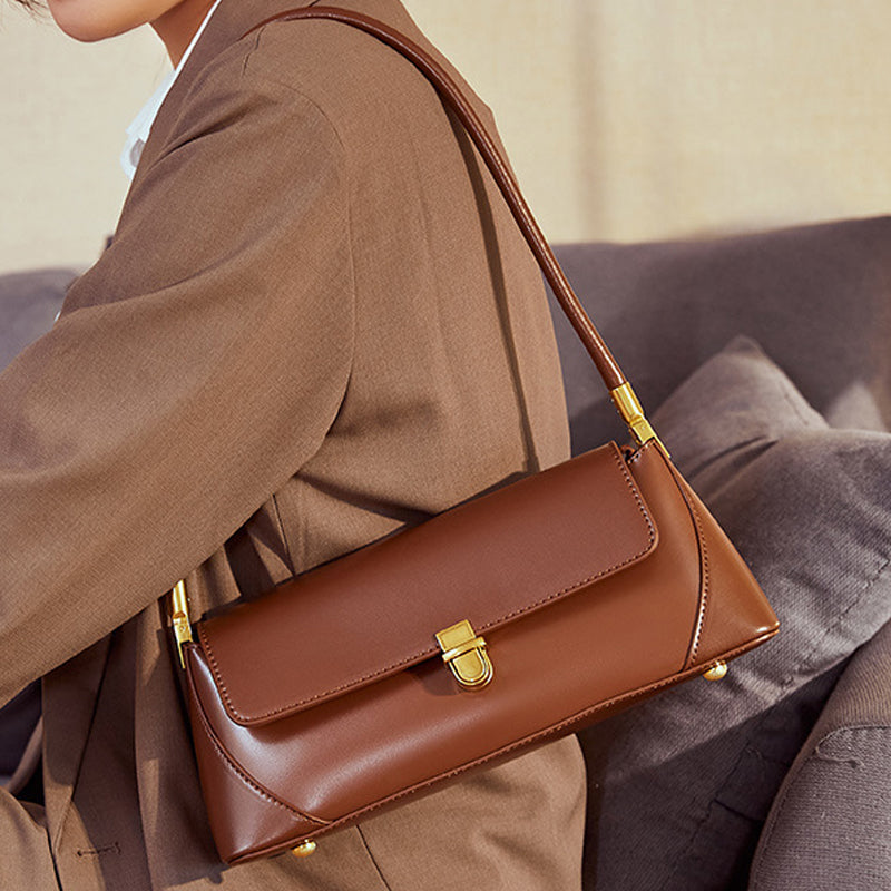 Bolso de hombro estructurado con solapa