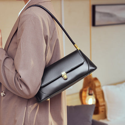 Bolso de hombro estructurado con solapa