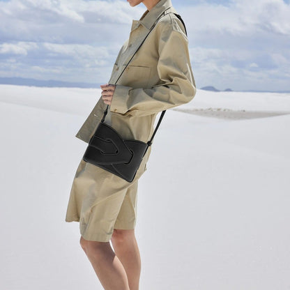Bolso de hombro compacto con solapa