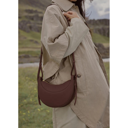 Bolso de hombro semicircular