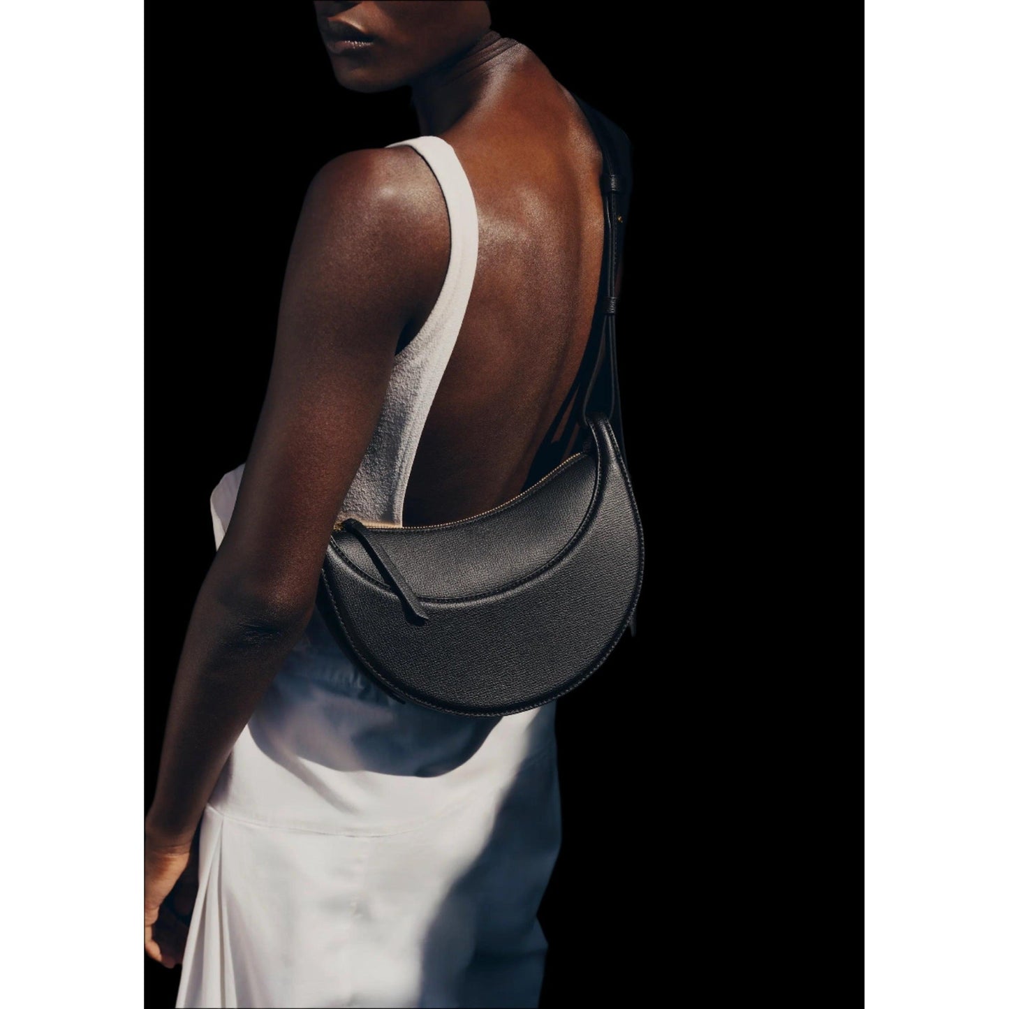 Bolso de hombro semicircular