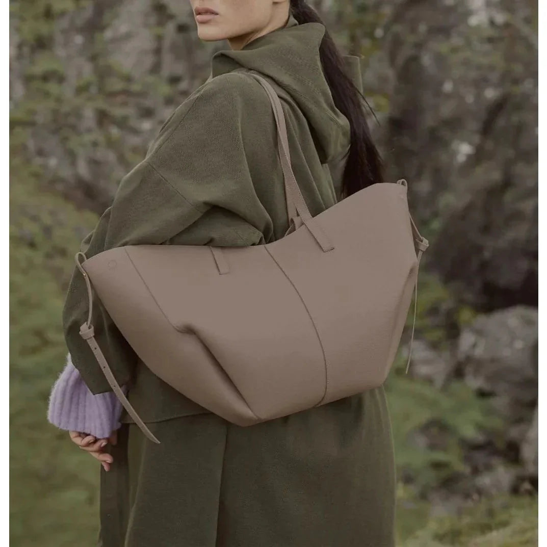 Bolso tote amplio de diseño minimalista