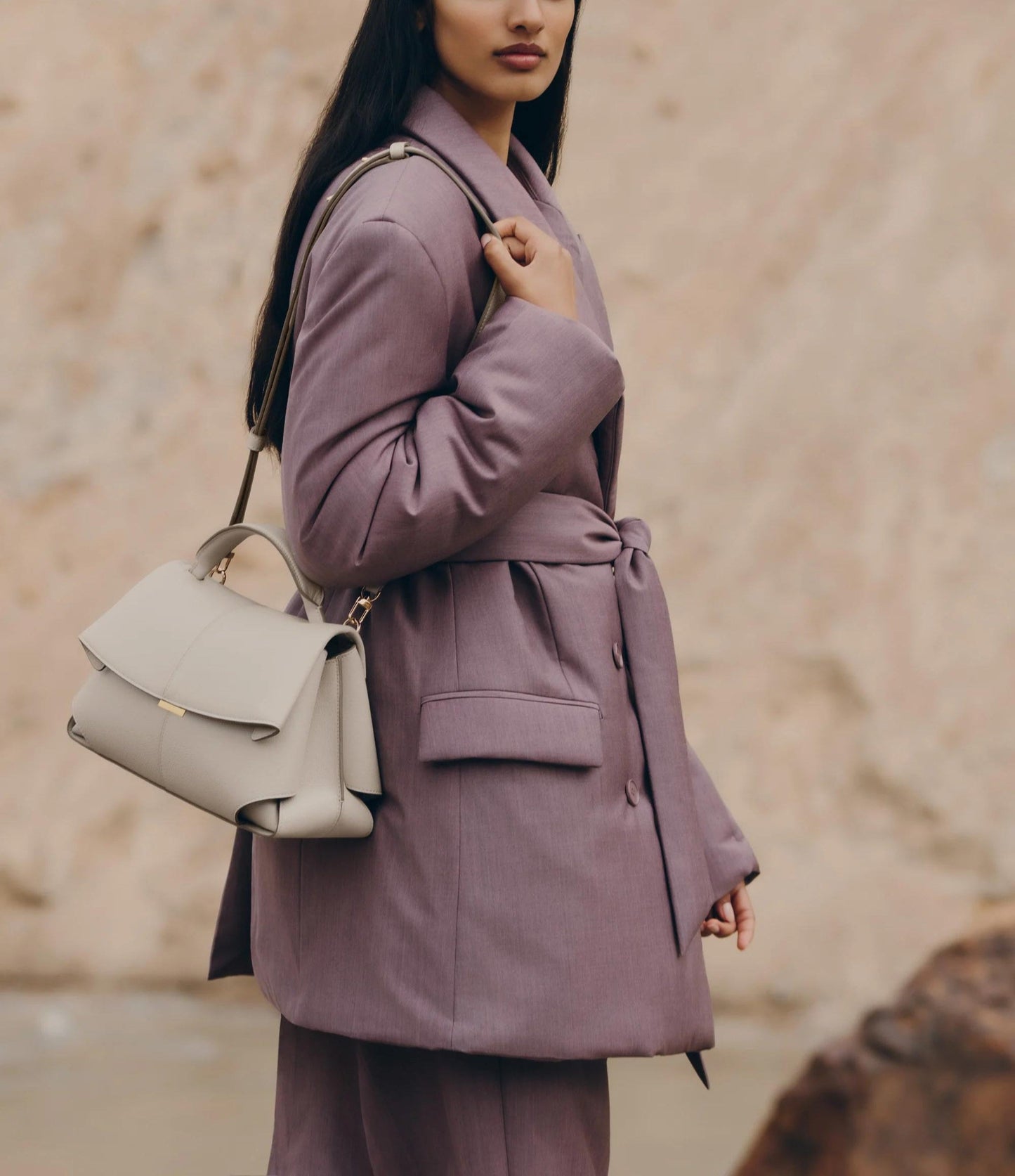 Bolso estructurado con solapa