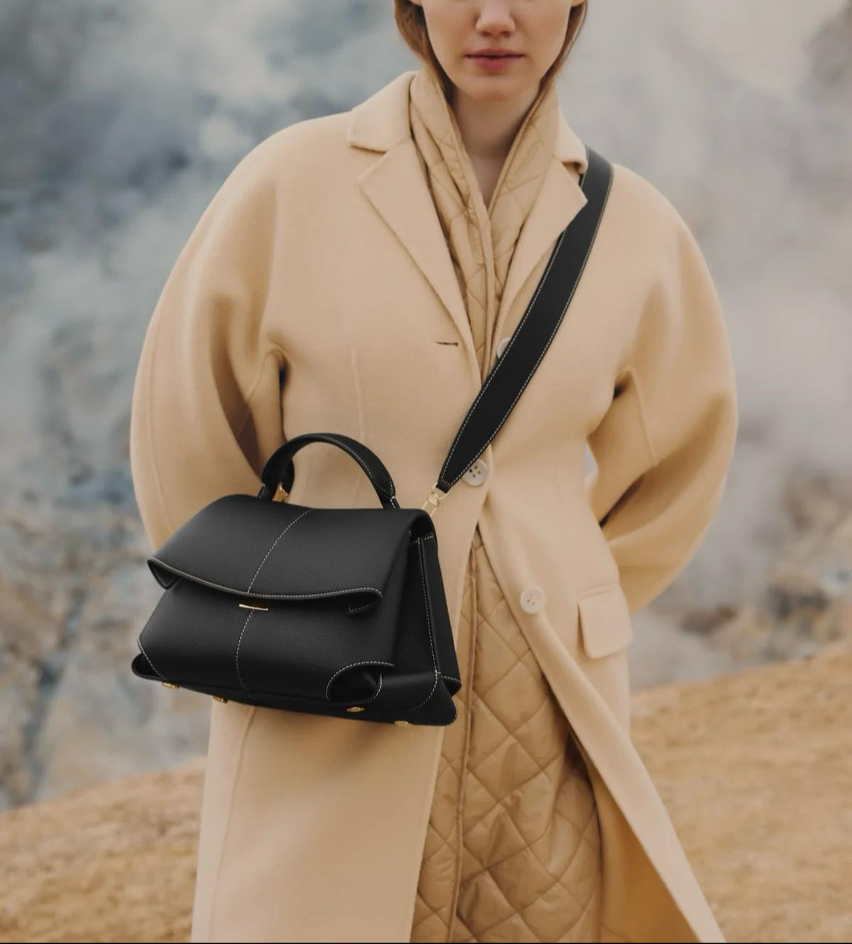 Bolso estructurado con solapa