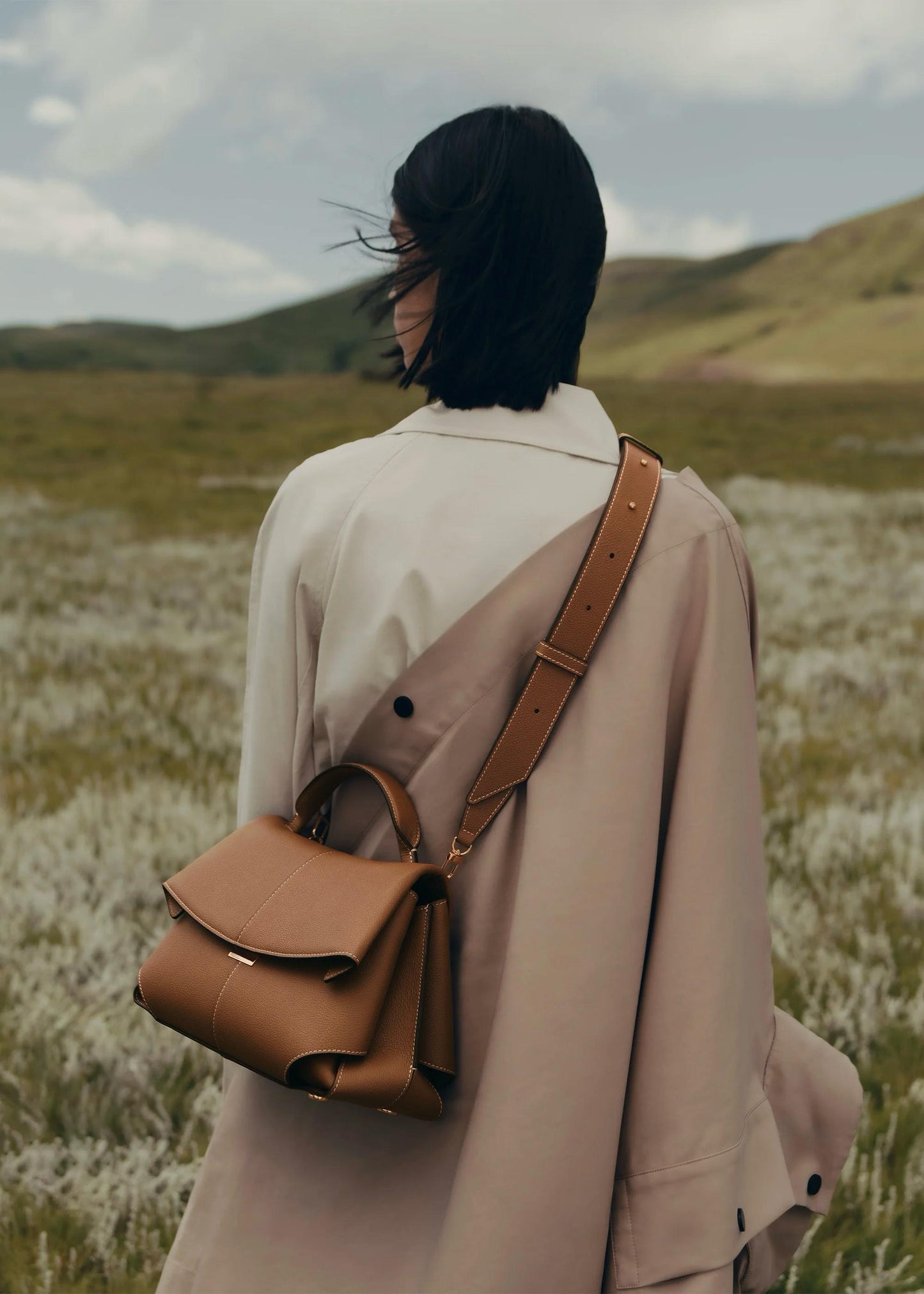 Bolso estructurado con solapa