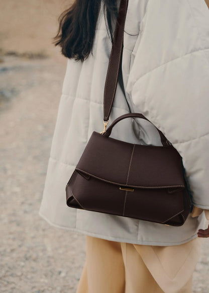 Bolso estructurado con solapa