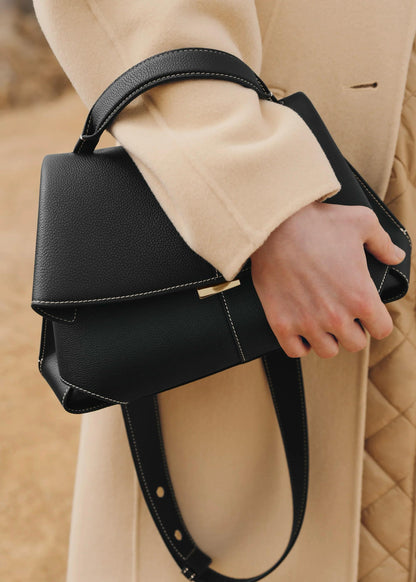 Bolso estructurado con solapa