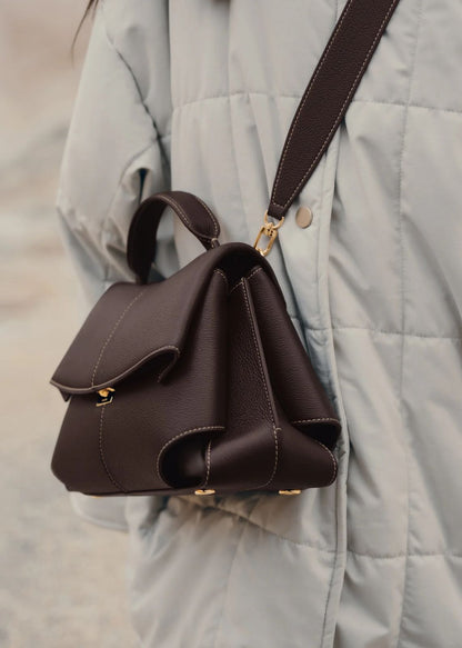 Bolso estructurado con solapa