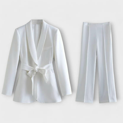 Conjunto sastre Lena con blazer y pantalón elegante