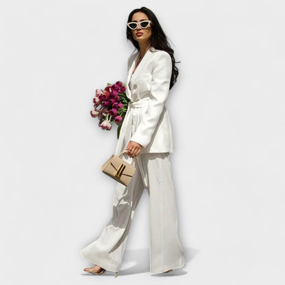 Conjunto sastre Lena con blazer y pantalón elegante