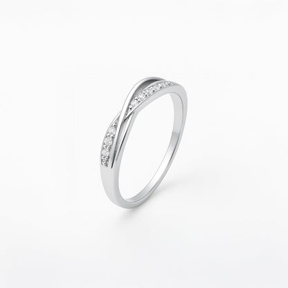 Anillo fino dorado con detalle de circonitas