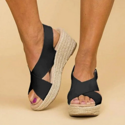 Sandalias de cuña con tiras cruzadas