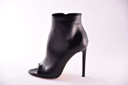 Botines de tacón alto en piel negra