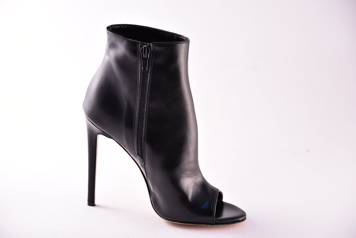 Botines de tacón alto en piel negra