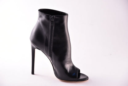 Botines de tacón alto en piel negra