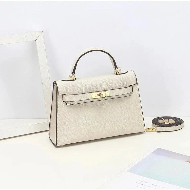Bolso estructurado de mano con solapa