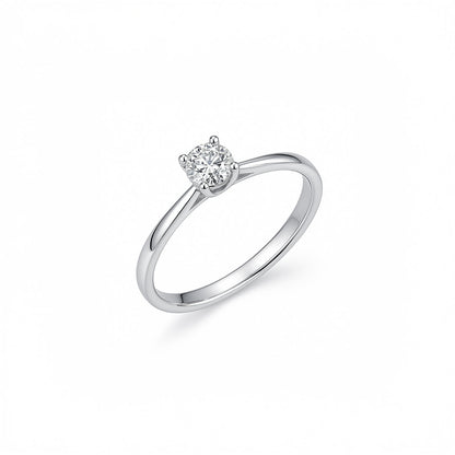 Anillo solitario en tono rosado con circonita central